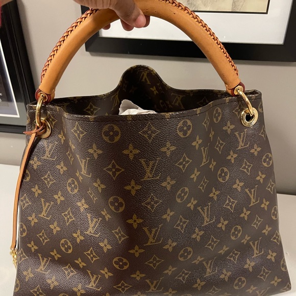 Authentic Louis Vuitton Monogram Artsy MM - Picture 14 of 16